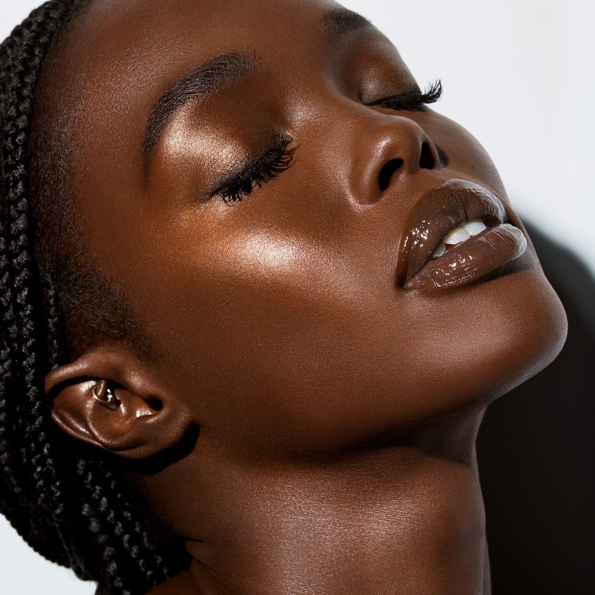 Chrome Blush: o Glow Que Est&aacute; a Explodir nas Redes fenty