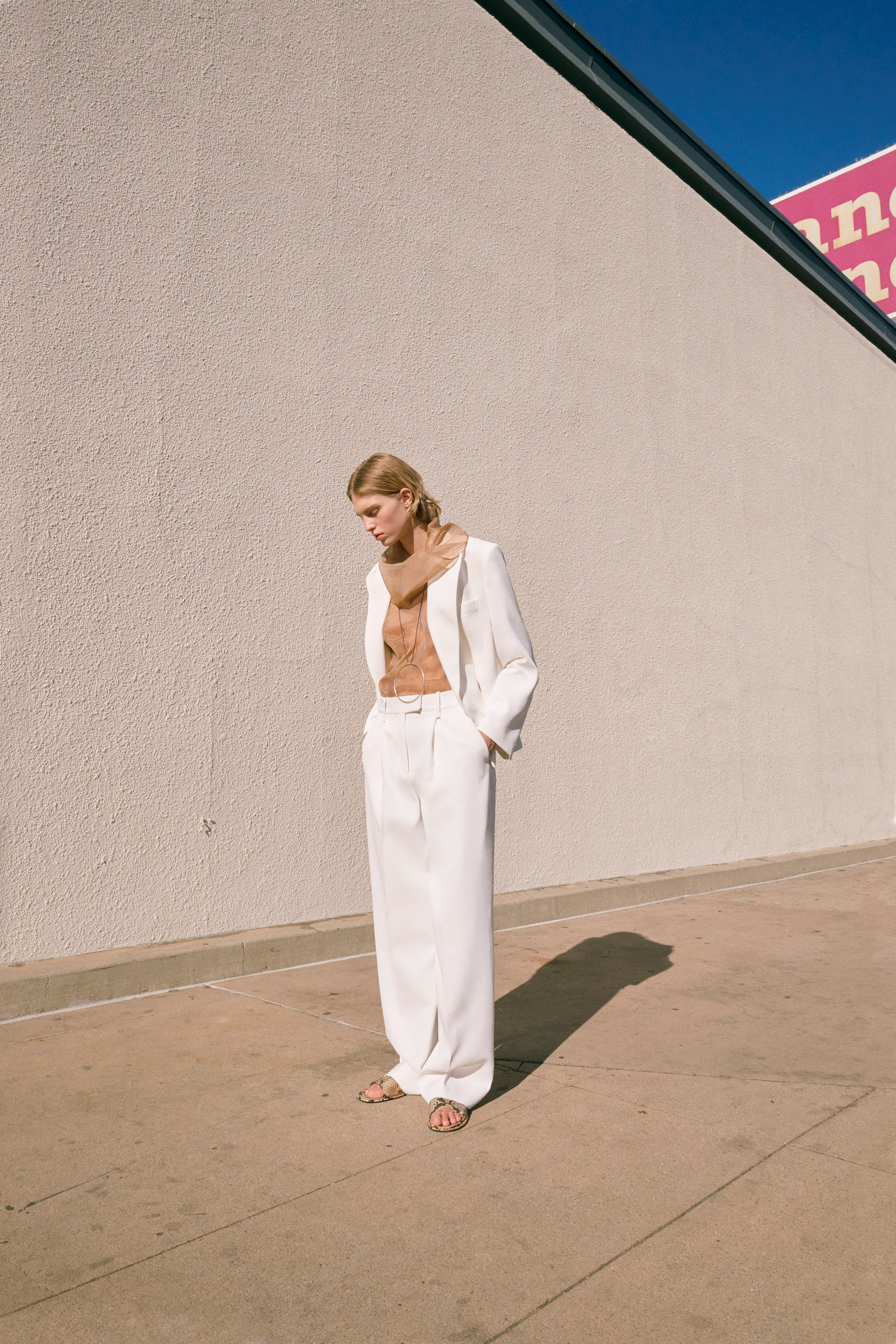 Mango Selection: A Nova Cole&ccedil;&atilde;o Premium Que Une Sofistica&ccedil;&atilde;o e Leveza sol branco fato rapariga