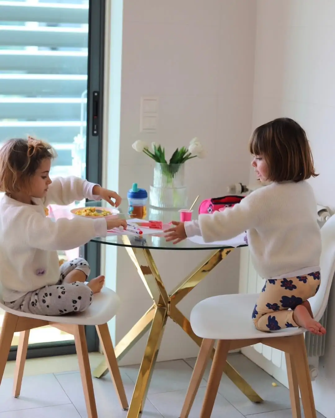 Montessori, DIY e Maternidade Real: Mafalda Magalhaez, a Mamacita Que Faz Tudo Acontecer a brincar na mesa