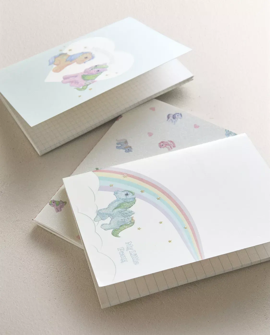 Di&aacute;rio com cadeado e caixa de autocolantes My Little Pony, detalhe de papelaria criativa Zara Home cadernos elegantes