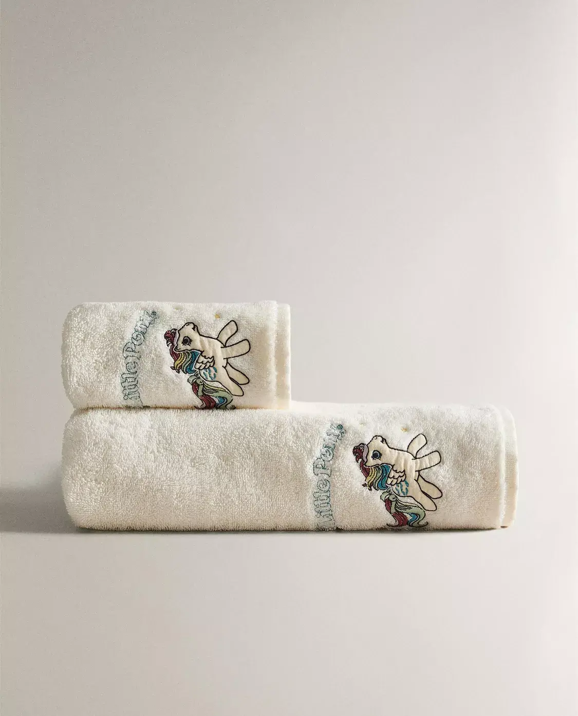 Toalha de banho com capuz de unicórnio e toalha de algodão turco My Little Pony Zara Home em tons pastel conjunto