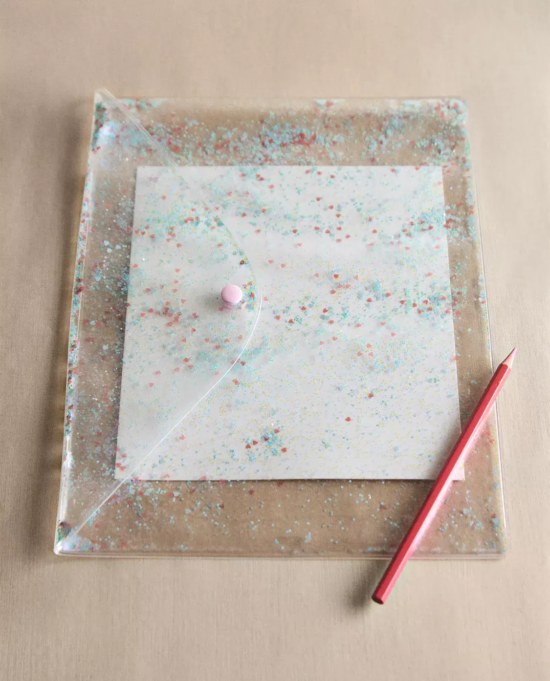 Di&aacute;rio com cadeado e caixa de autocolantes My Little Pony, detalhe de papelaria criativa Zara Home capa